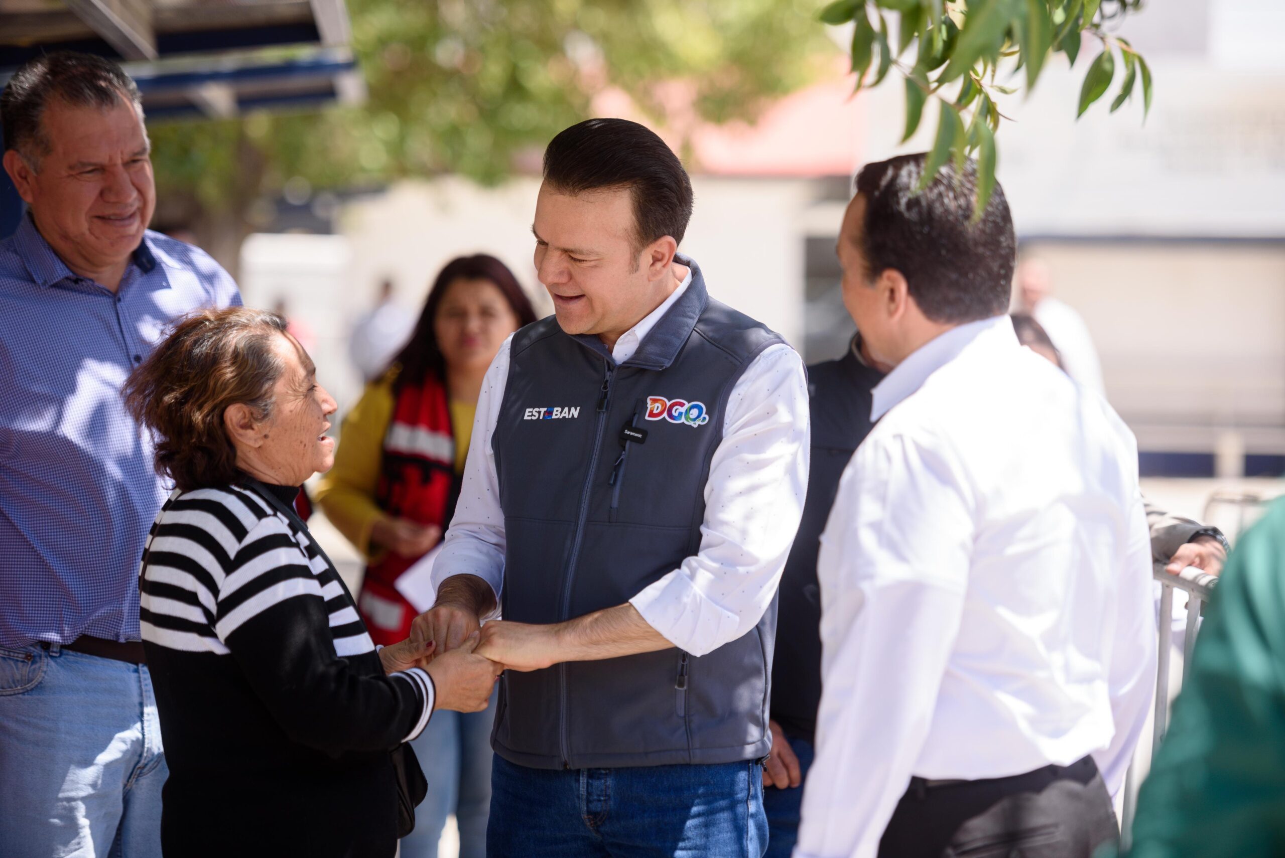 Supervisión de la Distribución de la Tarjeta Madre por el Gobernador Esteban Villegas