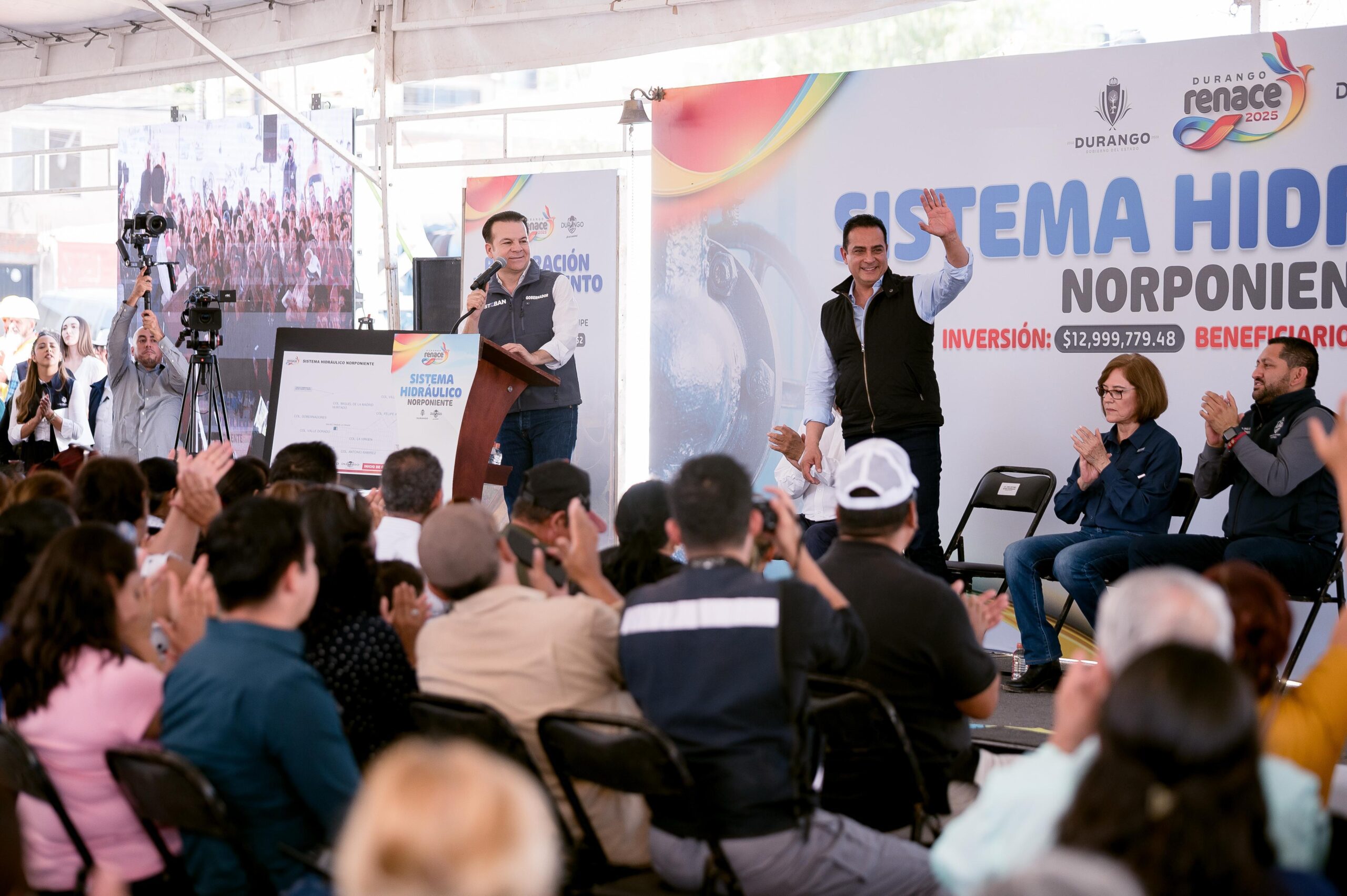 Vecinos reconocen a Esteban y Toño por obra que garantizará agua a ocho colonias de la capital.